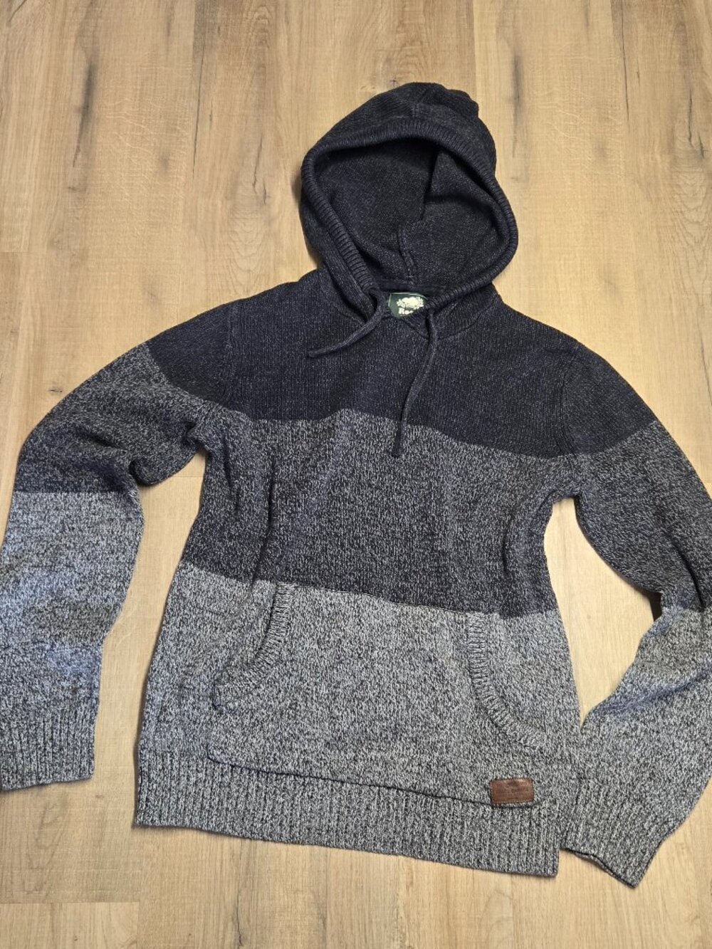 • Roots Men's Size Medium Tri-Color Knit Pullover Hooded Sweater